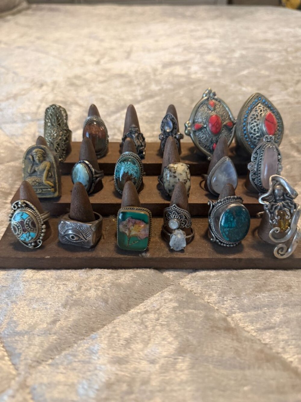 Lot of 19 Assorted Rings - Picture 2 of 2